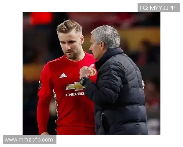 曼联与伯顿精彩对决全场录播回顾及精彩瞬间分析